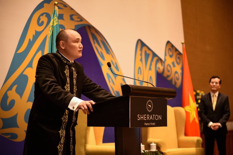 Lễ kỷ niệm 33 năm Ngày Cộng hoà Kazakhstan tại Hà Nội ảnh 1