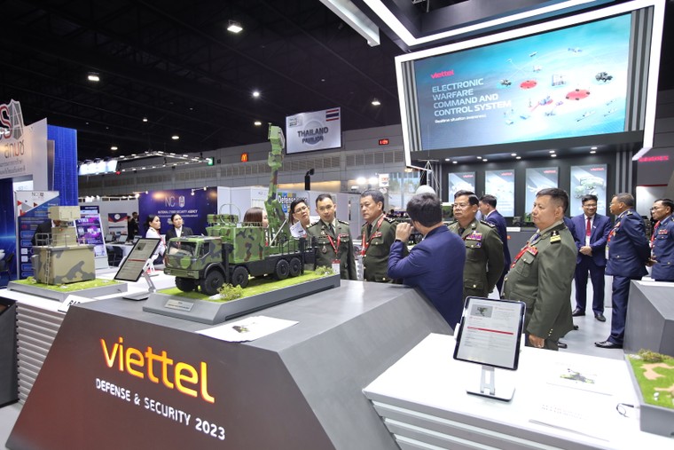 Viettel tổ chức Gian hàng Quốc gia Việt Nam tại Triển lãm Quốc phòng và An ninh 2023 ảnh 7