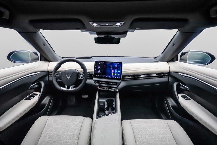 VinFast chính thức ra mắt VF 7 giá chỉ từ 850 triệu đồng ảnh 3