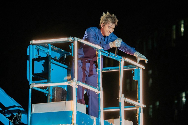 Choáng ngợp trước biển người bung hết “chất Tôi” tại TPBank 2in1 Concert ảnh 3