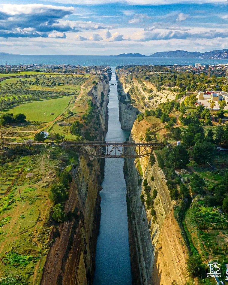 Kênh đào này sâu bao nhiêu mét?