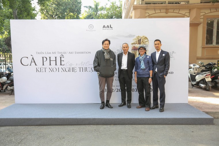 Ấn tượng không gian triển lãm mỹ thuật "Cà phê kết nối nghệ thuật" ảnh 1