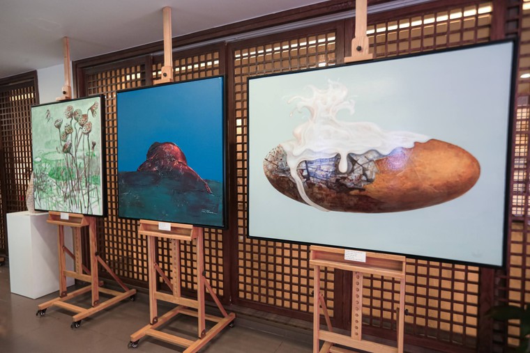 Ấn tượng không gian triển lãm mỹ thuật "Cà phê kết nối nghệ thuật" ảnh 3