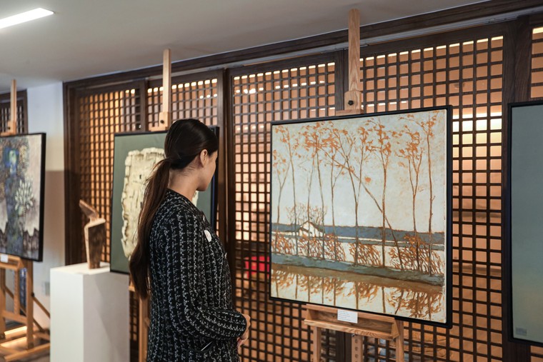 Ấn tượng không gian triển lãm mỹ thuật "Cà phê kết nối nghệ thuật" ảnh 2