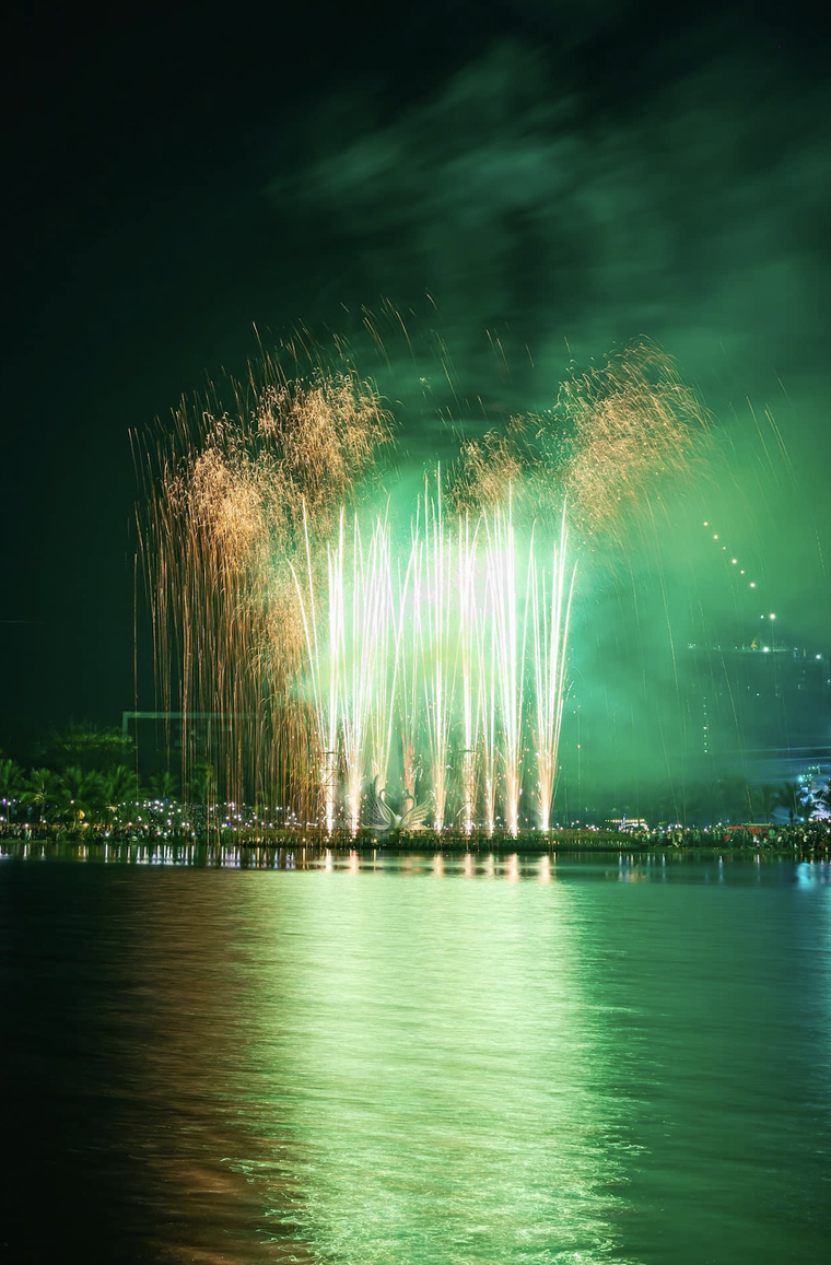 Hơn 40 nghìn cư dân và du khách “cháy” hết mình trong đại nhạc hội Ecopark Countdown 2024 ảnh 9