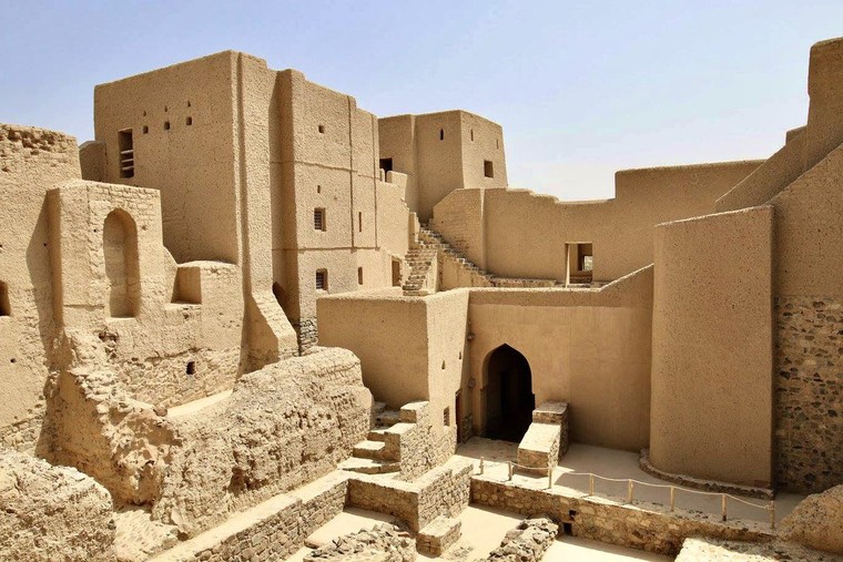 Công trình này được xây dựng vào thế kỷ bao nhiêu?