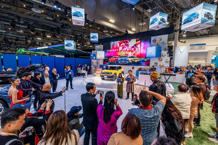 Khách quốc tế ấn tượng với dàn xe điện thông minh của VinFast tại CES 2024 ảnh 3