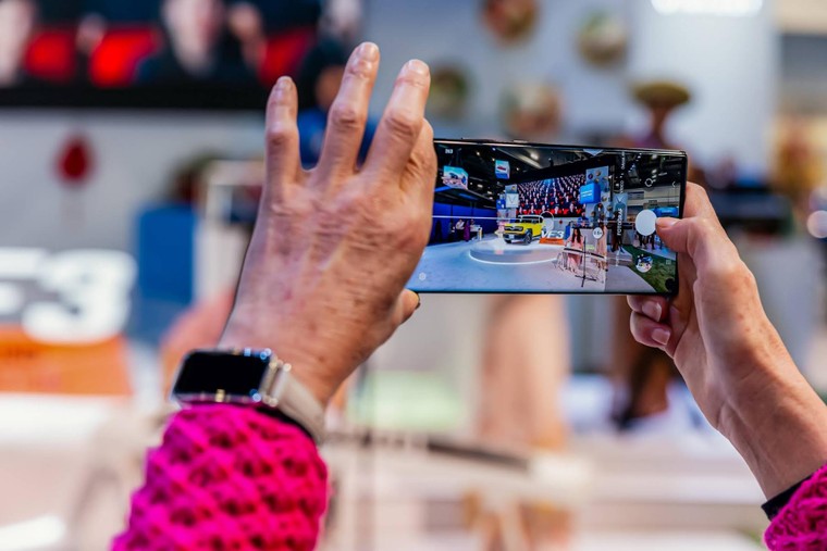 Khách quốc tế ấn tượng với dàn xe điện thông minh của VinFast tại CES 2024 ảnh 4