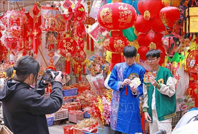 Rực rỡ chợ hoa Tết truyền thống phố cổ Hà Nội ảnh 4