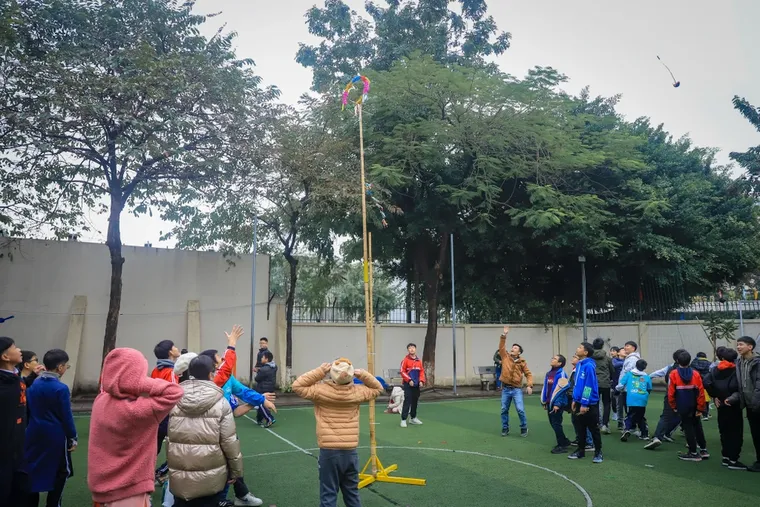 Học sinh hào hứng trải nghiệm các hoạt động trong ngày Tết cổ truyền ảnh 5