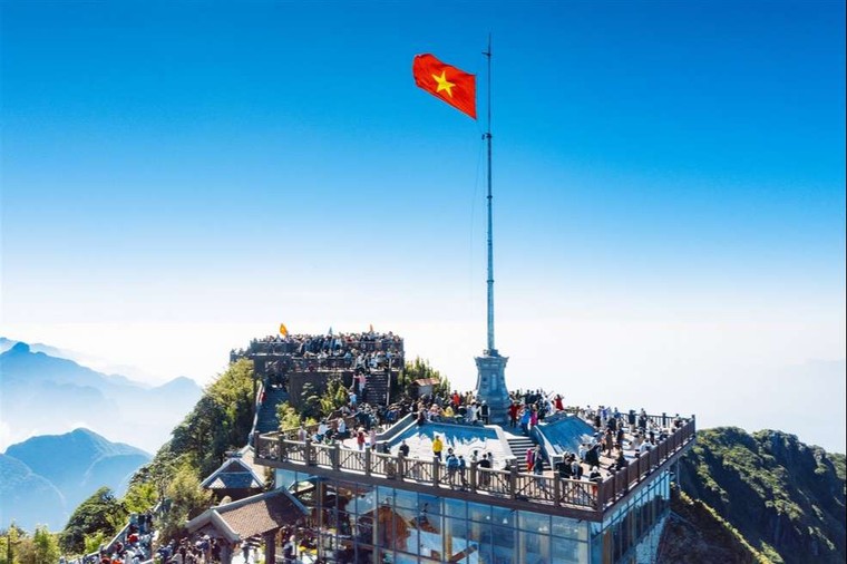 Đón Tết Giáp Thìn 2024, cáp treo Fansipan hoạt động trở lại từ 8/2 ảnh 1