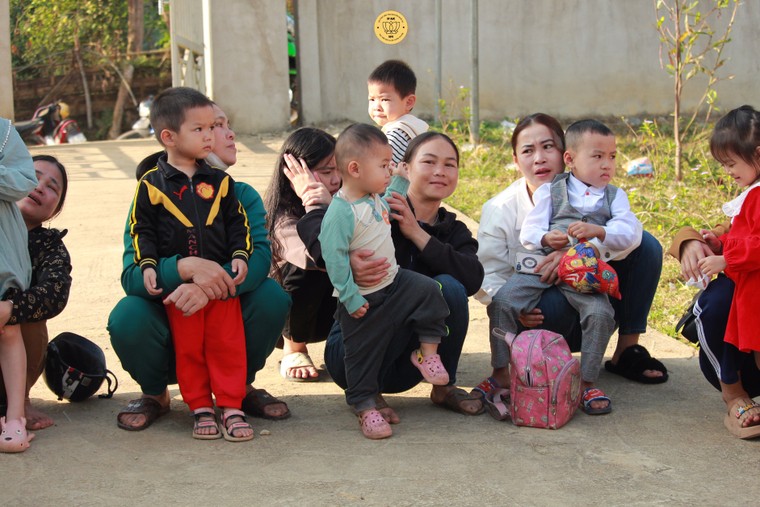 Sinh viên AJC "gieo nắng" nơi bản làng vùng cao ảnh 2