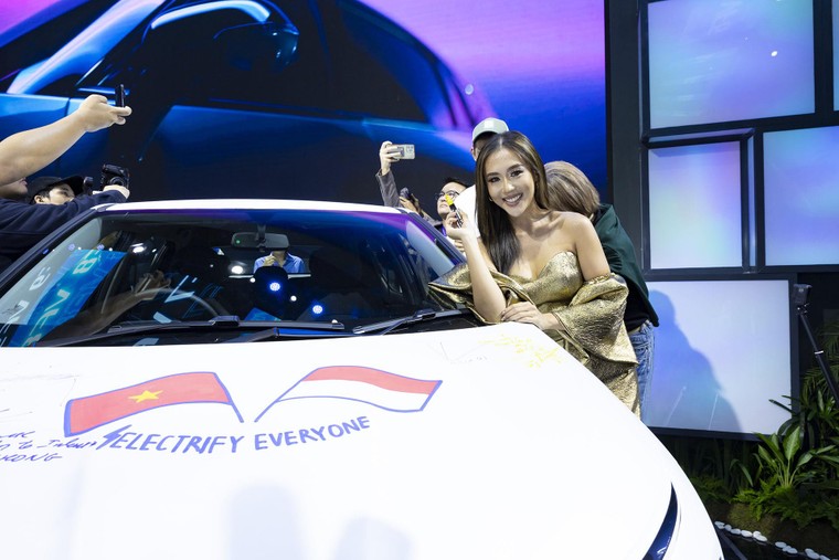 Màn ra mắt ấn tượng của VinFast tại Triển lãm Ô tô Quốc tế Indonesia ảnh 9