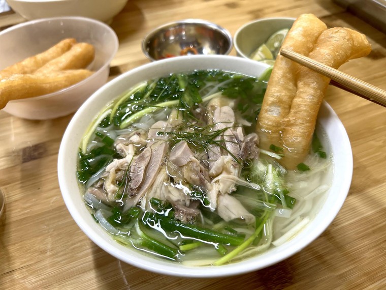 Phở ngon phải ăn cùng quẩy ngon... ảnh 1