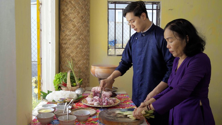 Viết câu chuyện “chưa được kể” về xứ Huế ảnh 1