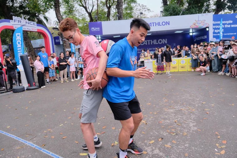 Gian hàng VPBank sôi động tại lễ hội ẩm thực Pháp Balade en France ảnh 5