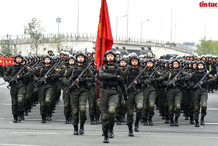 Thủ tướng dự Lễ kỷ niệm 50 năm Ngày truyền thống lực lượng Cảnh sát cơ động ảnh 2