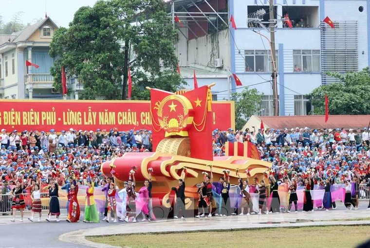 Chùm ảnh Lễ diễu binh, diễu hành kỷ niệm 70 năm Chiến thắng Điện Biên Phủ ảnh 14