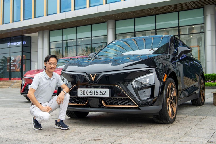 Chủ xe VinFast VF 7: "Thiết kế ngoài đời thực đẹp hơn cả trên ảnh" ảnh 1