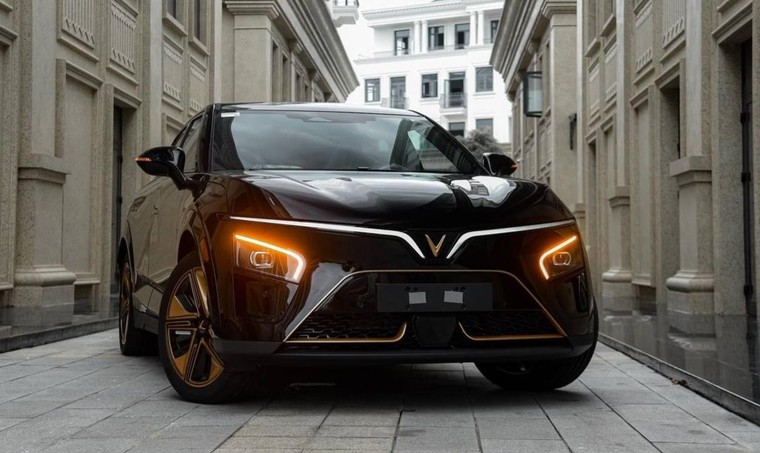 Chủ xe VinFast VF 7: "Thiết kế ngoài đời thực đẹp hơn cả trên ảnh" ảnh 5