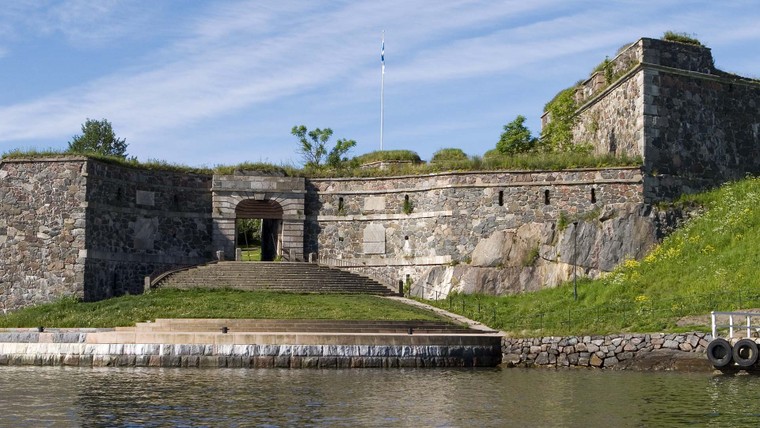 Công trình này bắt đầu được xây dựng vào năm nào?