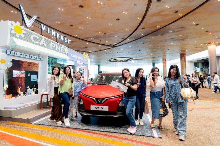 Giới trẻ “rần rần” trước thông tin VinFast thị trường quốc tế hợp tác “em gái quốc dân” Kim You Jung ảnh 2