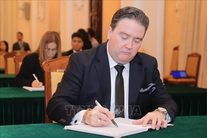 Đại sứ các nước viết sổ tang bày tỏ niềm tiếc thương Tổng Bí thư Nguyễn Phú Trọng ảnh 1