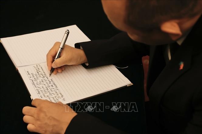 Đại sứ các nước viết sổ tang bày tỏ niềm tiếc thương Tổng Bí thư Nguyễn Phú Trọng ảnh 13