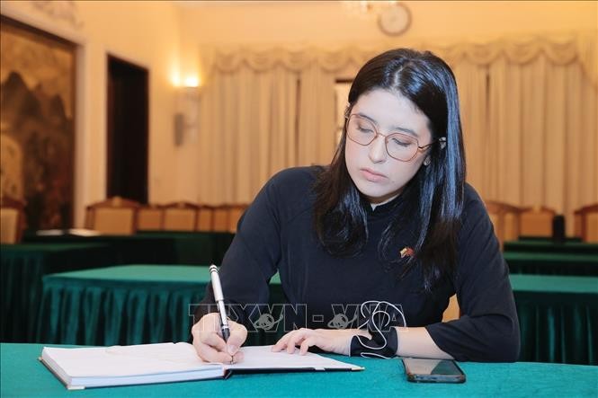 Đại sứ các nước viết sổ tang bày tỏ niềm tiếc thương Tổng Bí thư Nguyễn Phú Trọng ảnh 3