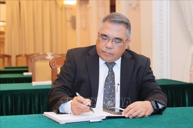 Đại sứ các nước viết sổ tang bày tỏ niềm tiếc thương Tổng Bí thư Nguyễn Phú Trọng ảnh 5