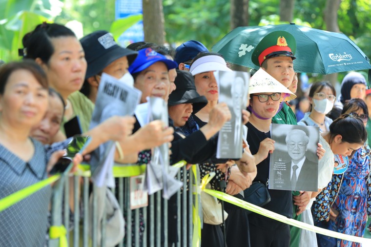 Ấn phẩm Ngày Nay theo người dân tiễn biệt Tổng Bí thư Nguyễn Phú Trọng ảnh 4