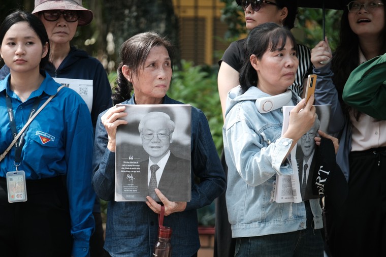 Ấn phẩm Ngày Nay theo người dân tiễn biệt Tổng Bí thư Nguyễn Phú Trọng ảnh 8