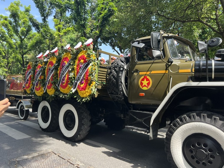 Linh xa đưa Tổng Bí thư Nguyễn Phú Trọng về nơi an nghỉ cuối cùng ảnh 4