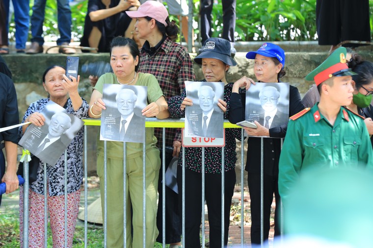 Ấn phẩm Ngày Nay theo người dân tiễn biệt Tổng Bí thư Nguyễn Phú Trọng ảnh 3