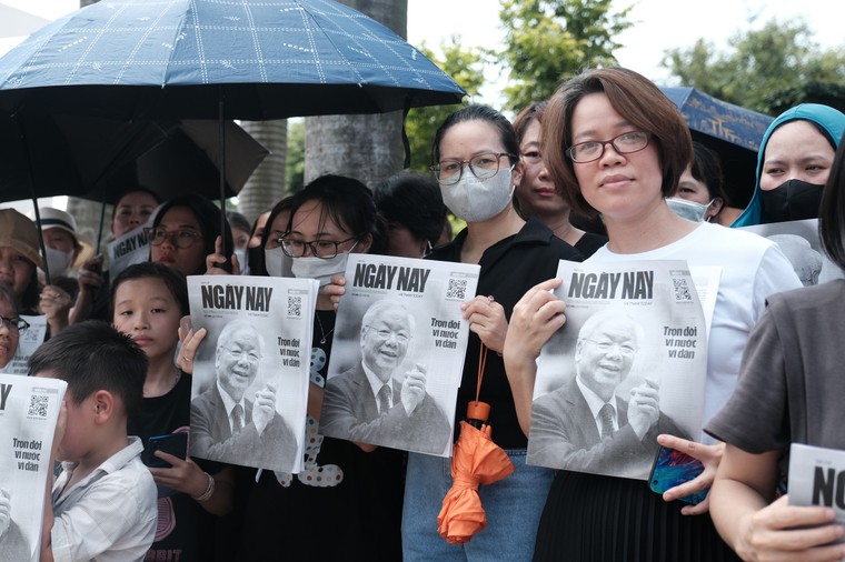 Ấn phẩm Ngày Nay theo người dân tiễn biệt Tổng Bí thư Nguyễn Phú Trọng ảnh 6