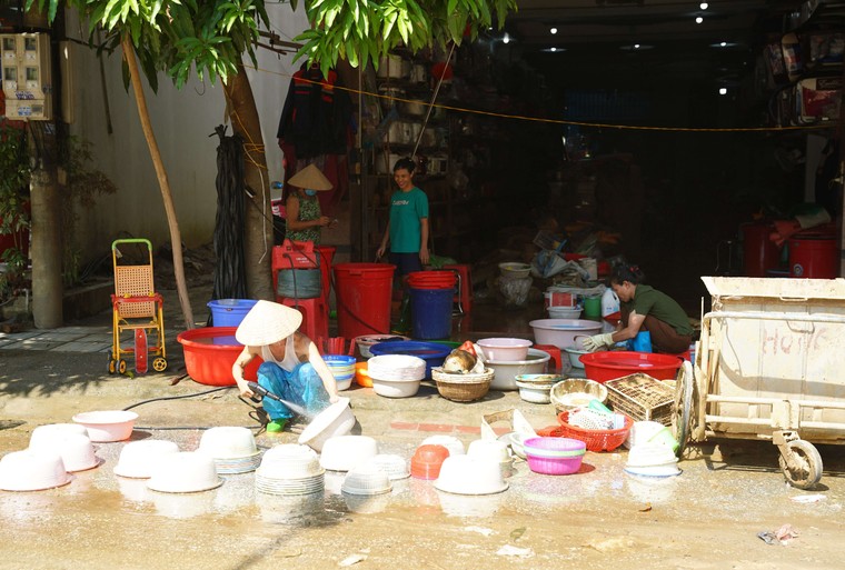 Nỗ lực khắc phục hậu quả, ổn định đời sống tại các vùng bão lũ ảnh 4