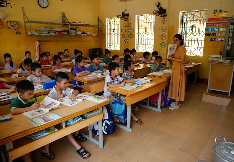 Nỗ lực khắc phục hậu quả, ổn định đời sống tại các vùng bão lũ ảnh 8