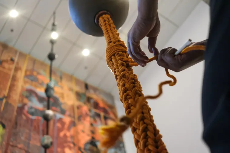 "Thanh âm của nước mắt" trong nghệ thuật sắp đặt ảnh 3