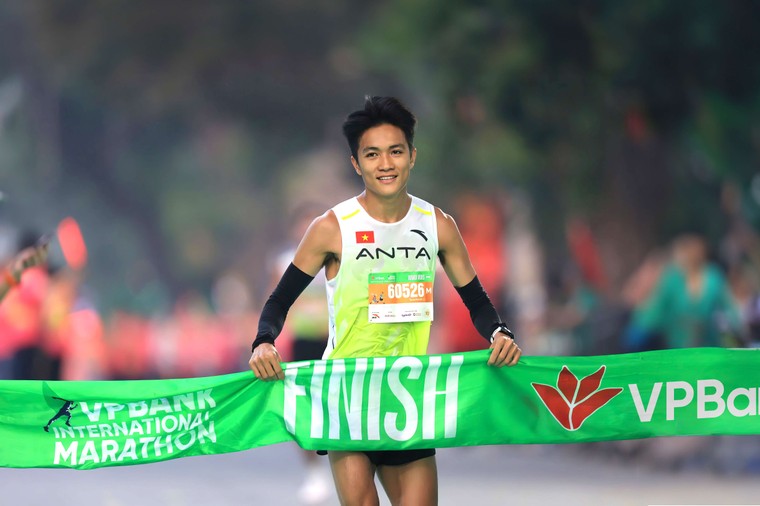 Các chân chạy Kenya thống trị đường đua VPIM 2024 ảnh 5