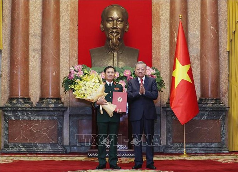 Tổng Bí thư, Chủ tịch nước Tô Lâm trao quyết định thăng quân hàm cho lãnh đạo Công an và Quân đội ảnh 2