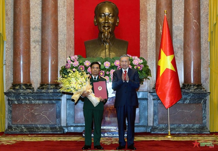 Tổng Bí thư, Chủ tịch nước Tô Lâm trao quyết định thăng quân hàm cho lãnh đạo Công an và Quân đội ảnh 3