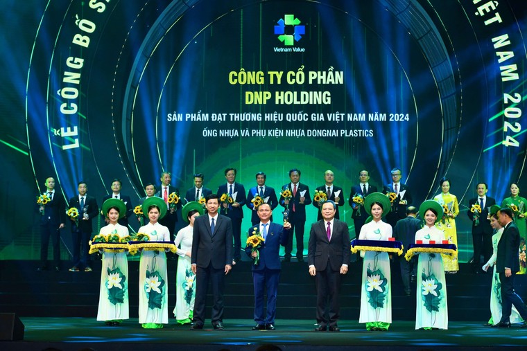 DNP Holding lần thứ 2 liên tiếp có 3 đại diện được vinh danh Thương hiệu quốc gia Việt Nam ảnh 1