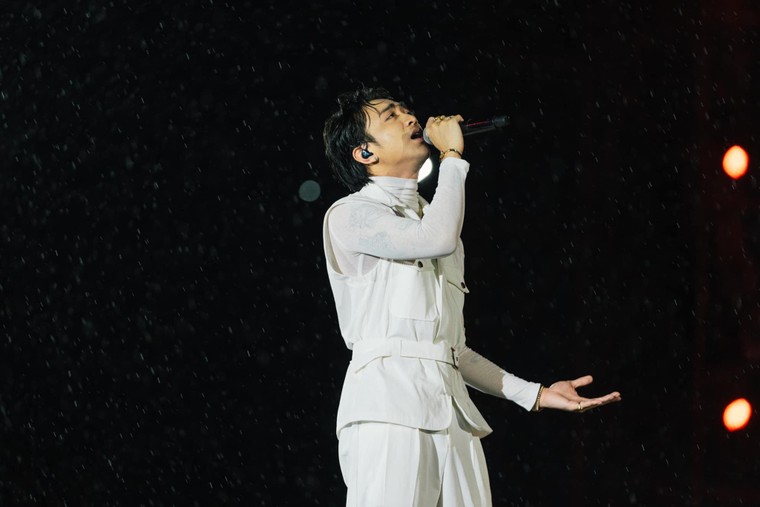 Hé lộ những màn trình diễn biến hóa ngoạn mục từ Imagine Dragons và dàn sao Việt ảnh 1