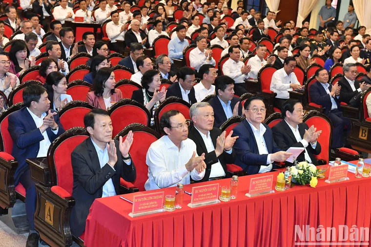 Tổng Bí thư Tô Lâm trao đổi chuyên đề về kỷ nguyên phát triển mới, kỷ nguyên vươn mình của dân tộc ảnh 4