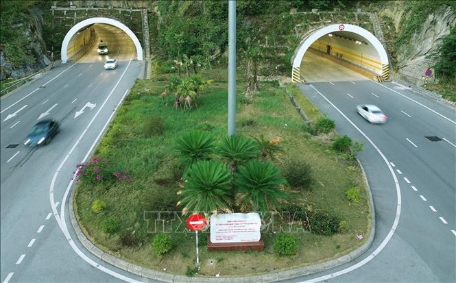 Tuyến đường bao biển xuyên núi kết nối hai di sản Vịnh Hạ Long và Vịnh Bái Tử Long ảnh 8