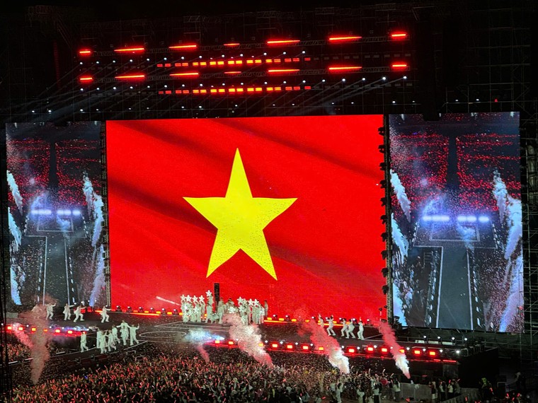 Chùm ảnh: Đêm Concert Anh Trai "Say Hi" đầu tiên tại Hà Nội ảnh 2