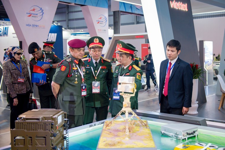 Viettel High Tech đạt chứng nhận sản phẩm Thông tin quân sự đáp ứng tiêu chuẩn kinh doanh tại Malaysia ảnh 1
