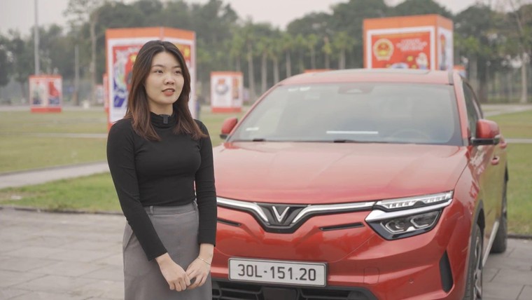 Khách hàng hào hứng lái thử dàn xe điện VinFast tại Techfest Vĩnh Phúc 2024 ảnh 1