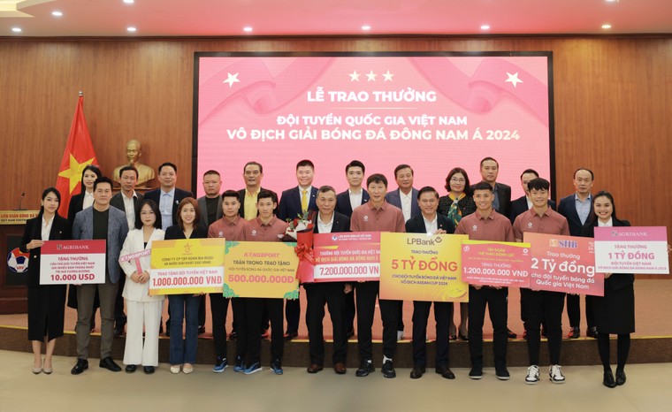 LPBank trao thưởng 5 tỷ đồng, đồng hành cùng Đội tuyển Bóng đá Việt Nam đăng quang ngôi vô địch Đông Nam Á ảnh 1