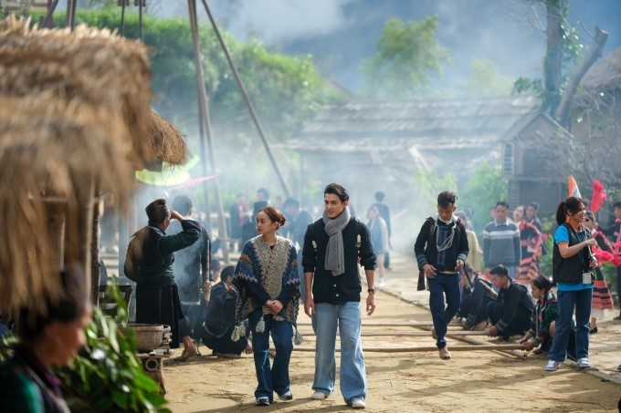 Theo chân cặp đôi "Yêu nhầm bạn thân" đi khắp đất Việt ảnh 1